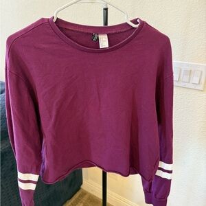 H&M Divided Women’s Purple Cropped Long Sleeve Sweatshirt Size Medium